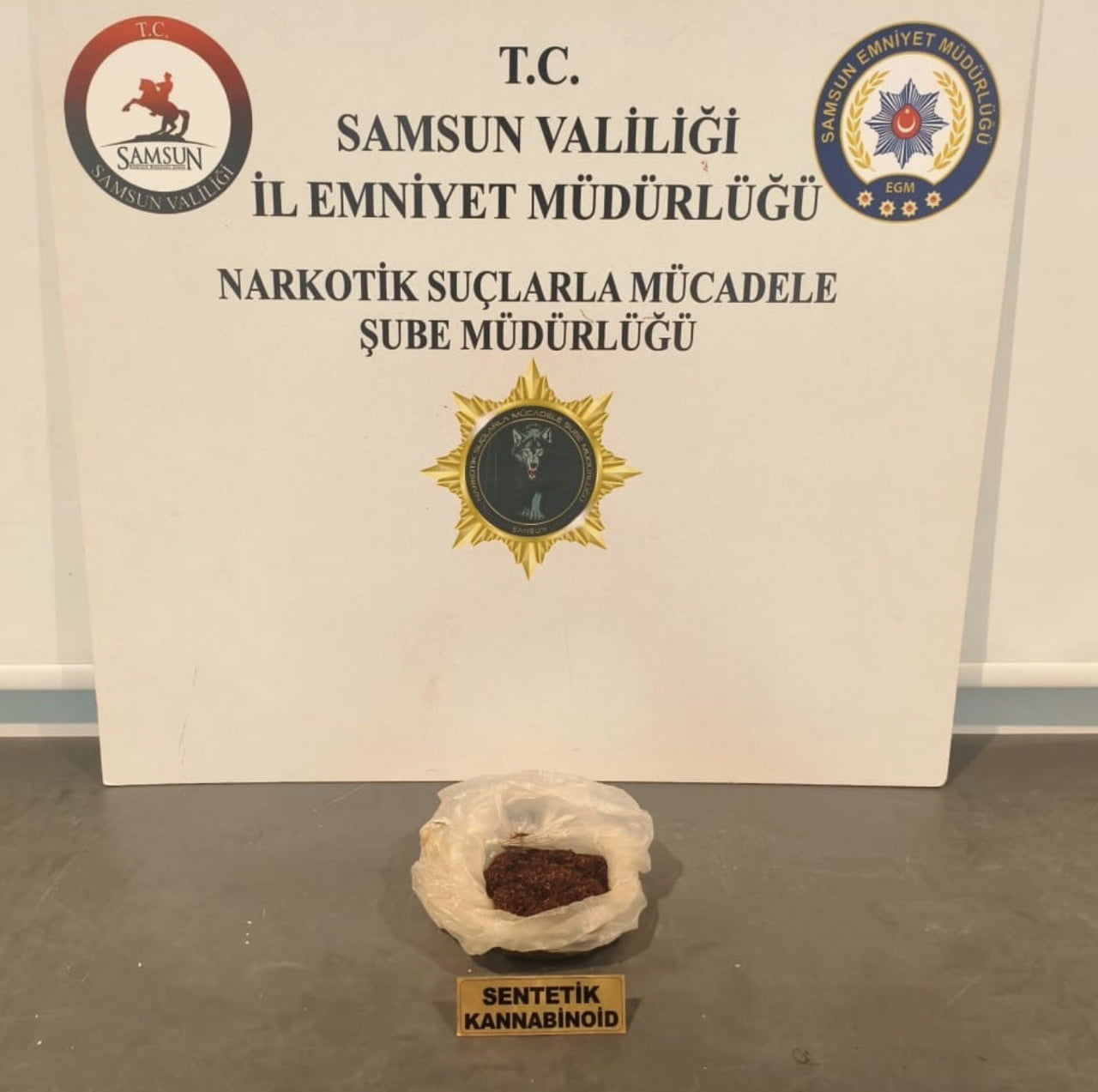 SAMSUN’DA POLİS EKİPLERİNCE 4 İLÇEDE DÜZENLENEN UYUŞTURUCU OPERASYONLARINDA BİNLERCE SENTETİK...