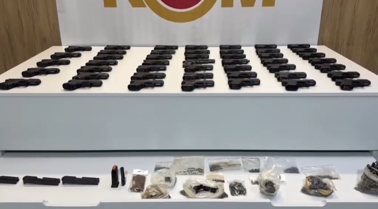 SAMSUN’DA POLİS EKİPLERİNCE DURDURULAN BİR ARACIN DÖŞEME İÇLERİNE OLUŞTURULAN GİZLİ BÖLMELERDE 47...