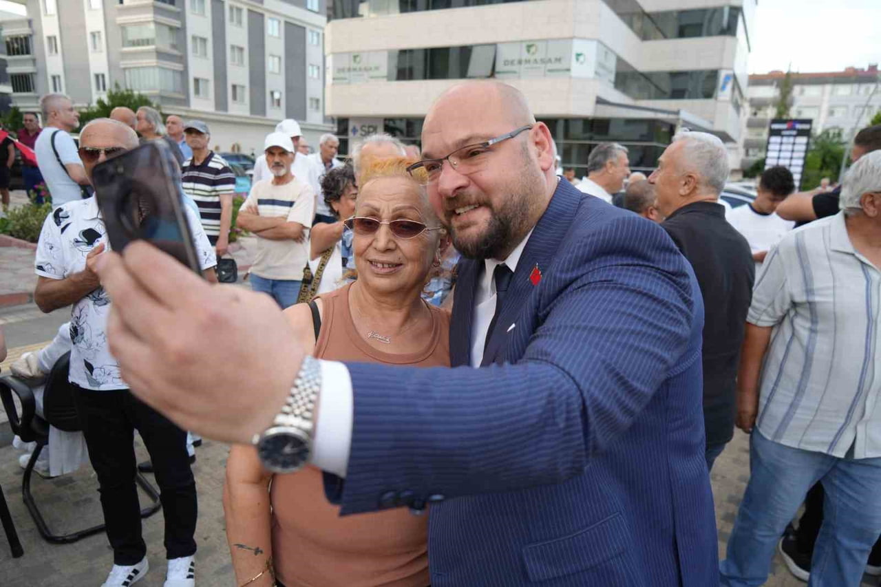 SAMSUN’UN ATAKUM BELEDİYE BAŞKANI SERHAT TÜRKEL, CHP’DEN İSTİFA EDİP YENİ PARTİ’YE GEÇTİKLERİNİ VE...