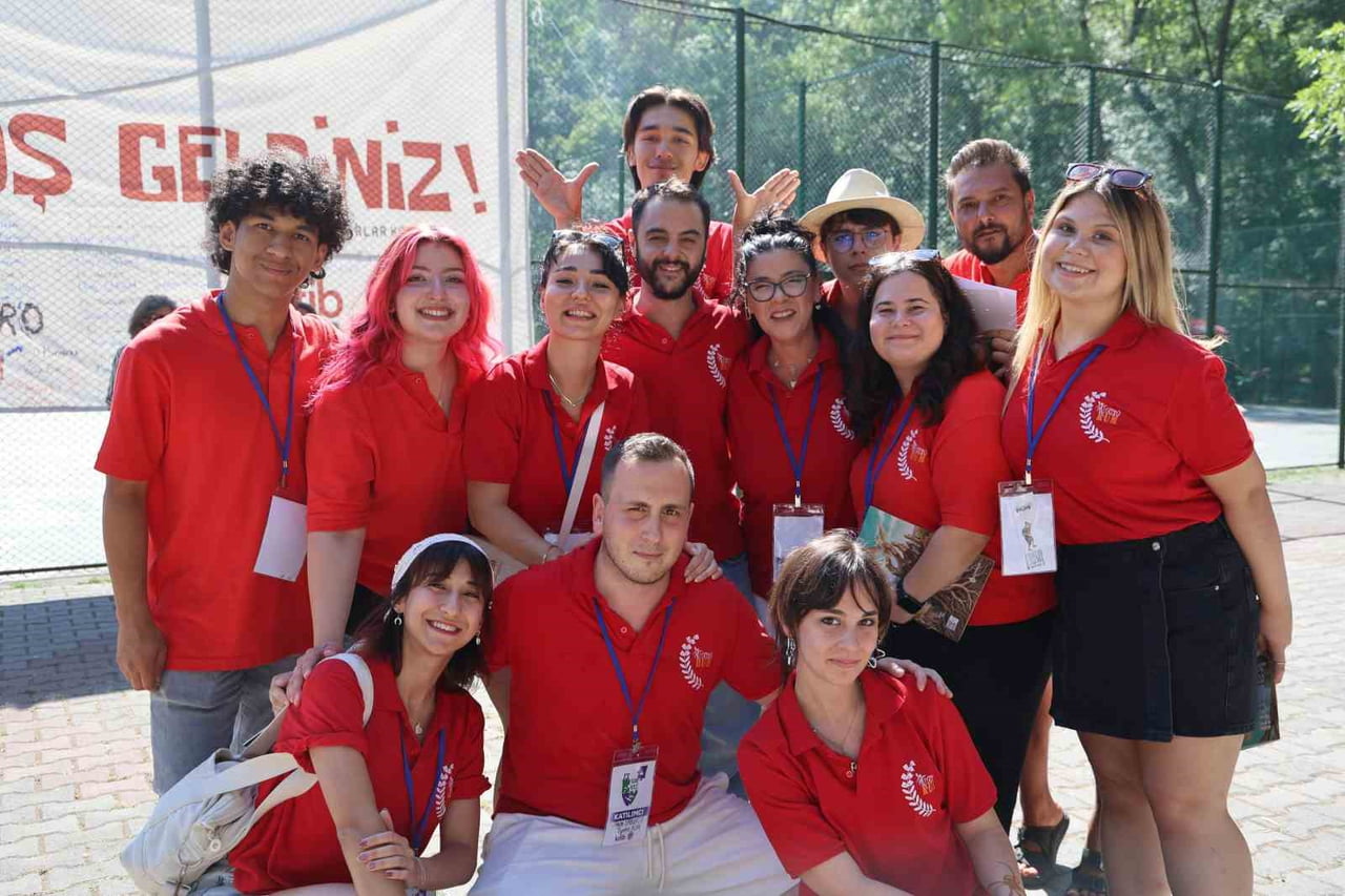 SAMSUN’UN ATAKUM BELEDİYESİ VE KATİB İŞ BİRLİĞİNDE GELENEKSEL OLARAK DÜZENLENEN TİYATRO KÖYÜ BU...