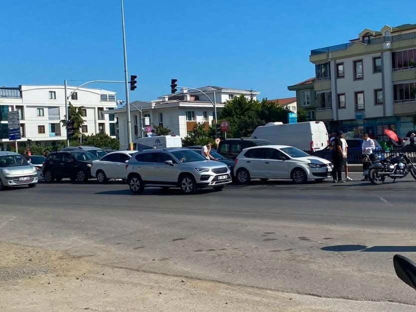 SAMSUN’UN ATAKUM İLÇESİNDE 5 ARACIN KARIŞTIĞI ZİNCİRLEME TRAFİK KAZASINDA YARALANAN...