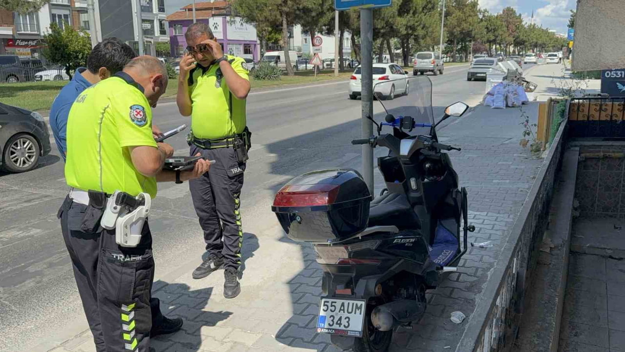 SAMSUN’UN ATAKUM İLÇESİNDE DEVRİLEN MOTOSİKLETTE BULUNAN 2 KİŞİ YARALANARAK HASTANEYE...