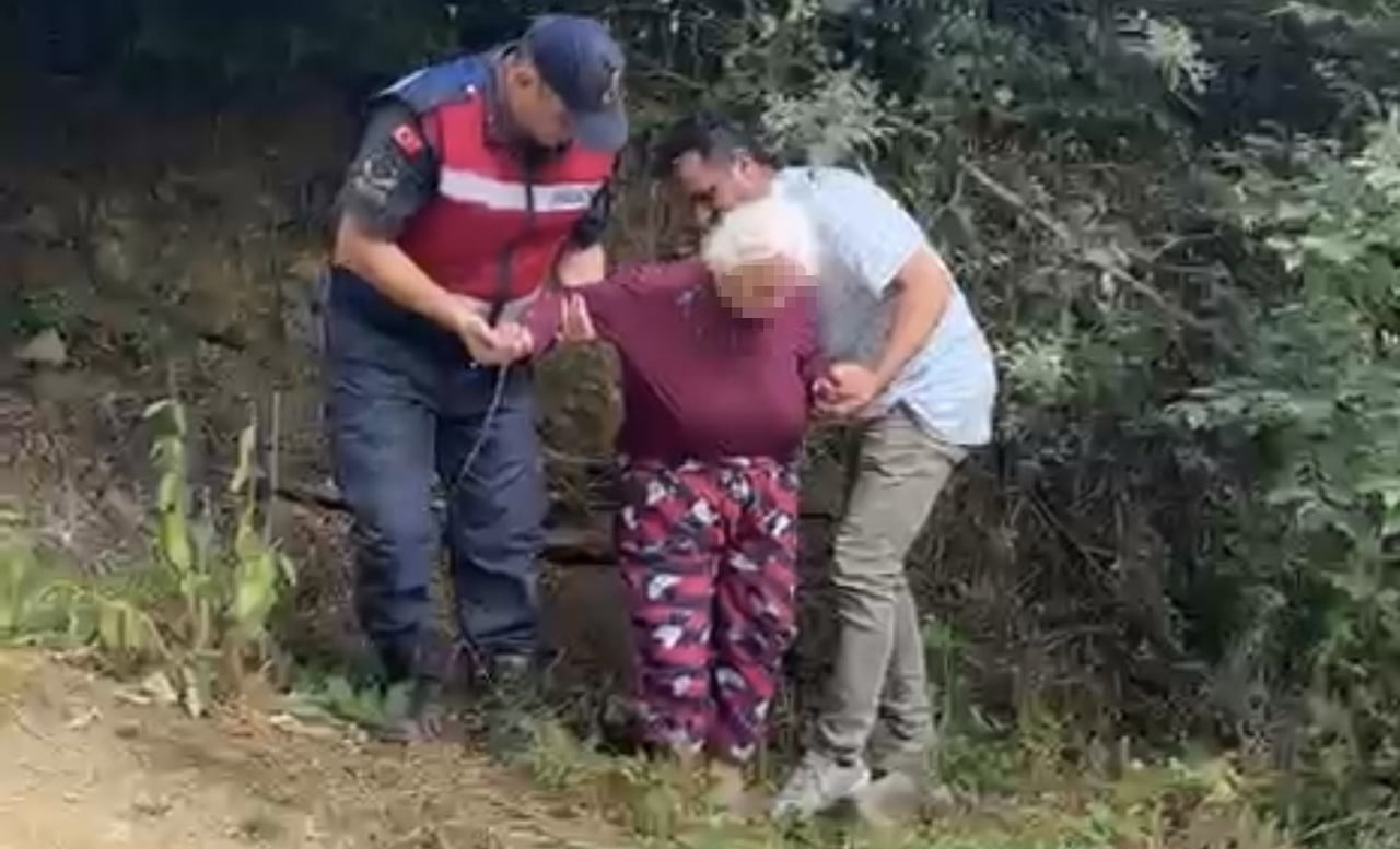 SAMSUN’UN ATAKUM İLÇESİNDE GECE SAATLERİNDE KAYBOLAN ALZHEİMER HASTASI 80 YAŞINDAKİ MELAHAT KOL...