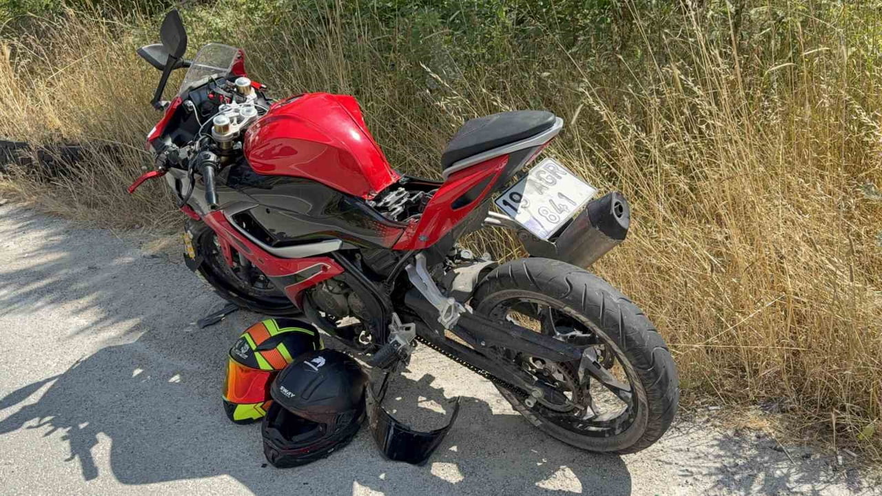 SAMSUN’UN ATAKUM İLÇESİNDE MOTOSİKLETİN TIRIN ÇEKİCİSİNE BAĞLI YARI RÖMORKA ARKADAN ÇARPMASI...