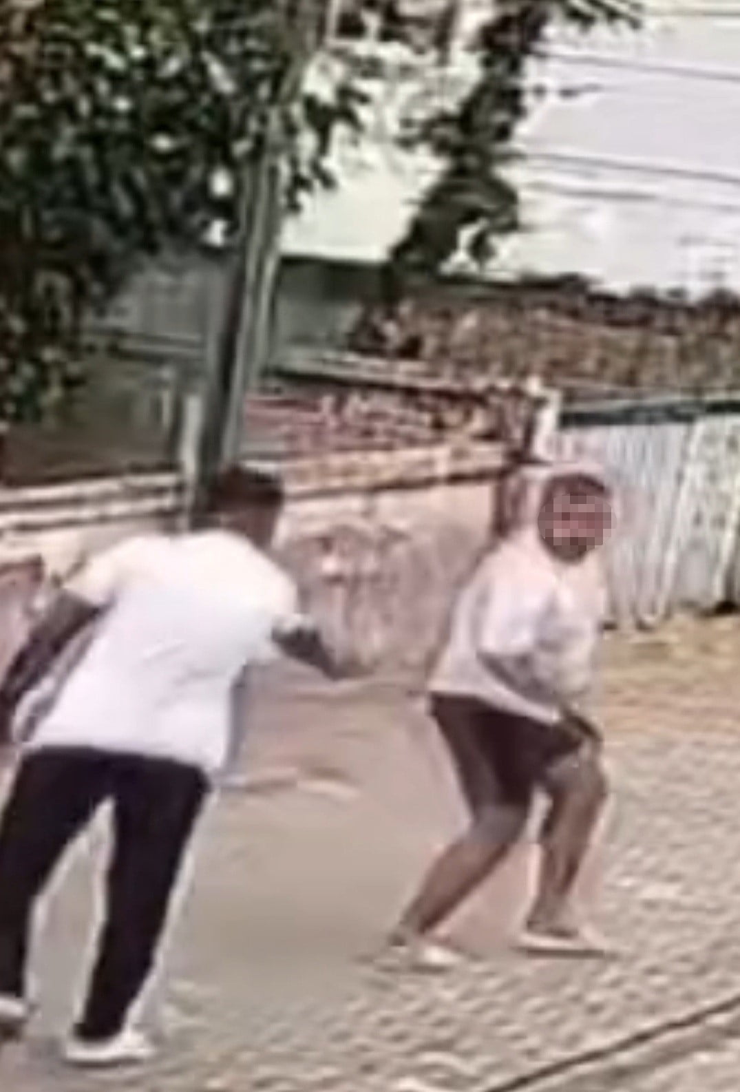 SAMSUN’UN ATAKUM İLÇESİNDE YAN YANA YÜRÜDÜĞÜ KİŞİYE ÖNCE YUMRUK ATAN, ARDINDAN TABANCAYLA VURARAK...
