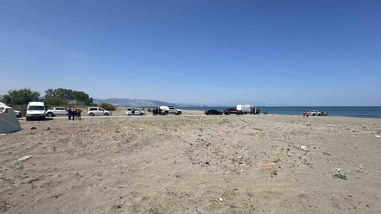 SAMSUN’UN ÇARŞAMBA İLÇESİNDE 6 KİŞİNİN BULUNDUĞU TEKNENİN ALABORA OLMASI SONUCU KAYBOLAN EKREM...