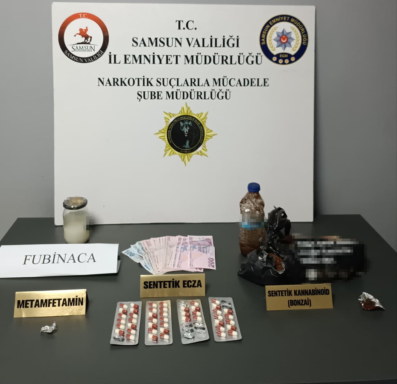 SAMSUN’UN ÇARŞAMBA İLÇESİNDE POLİS EKİPLERİNCE DÜZENLENEN UYUŞTURUCU OPERASYONUNDA YÜKLÜ MİKTARDA...