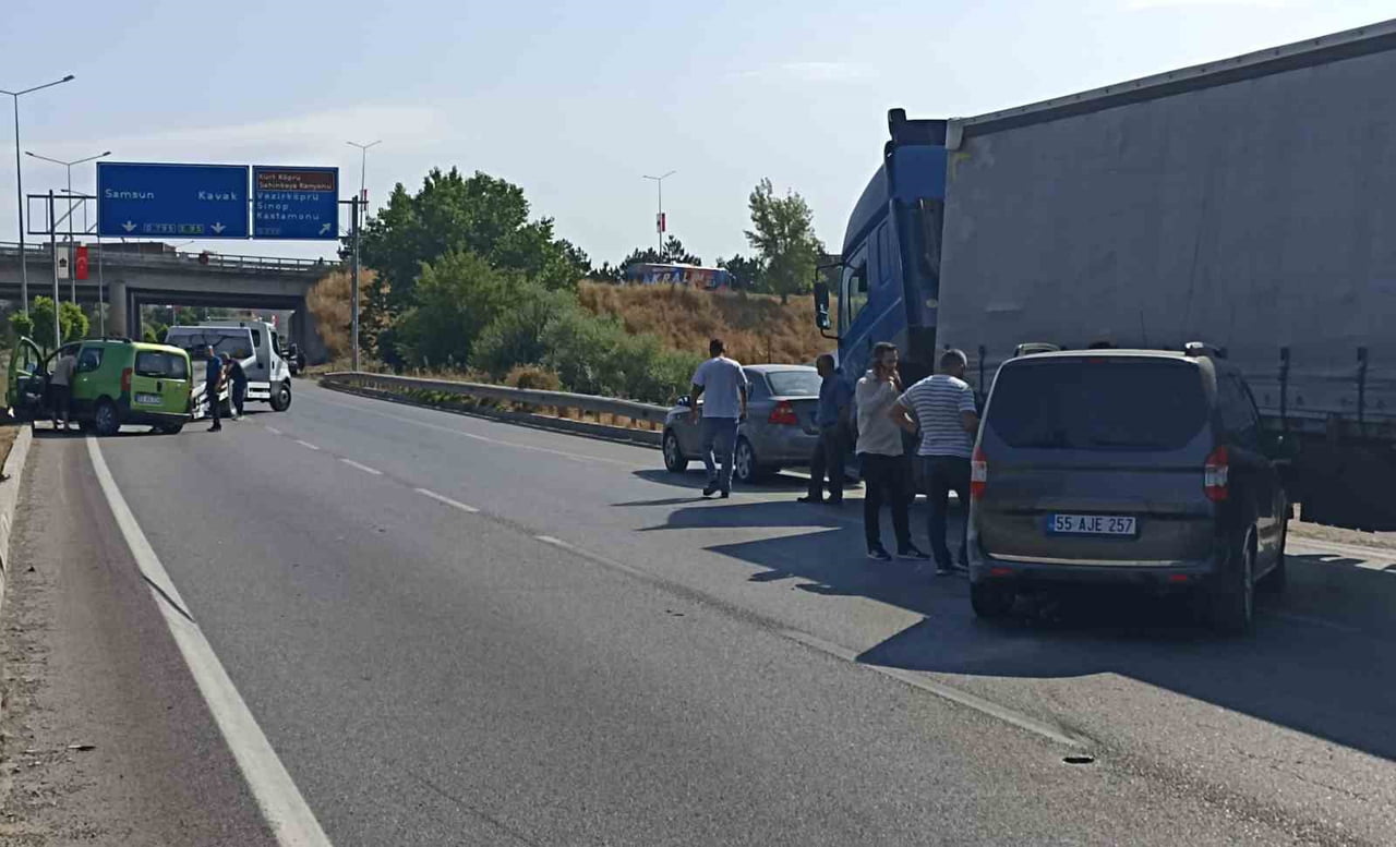 SAMSUN’UN HAVZA İLÇESİNDE 3 ARACIN KARIŞTIĞI ZİNCİRLEME TRAFİK KAZASINDA 3 KİŞİ...