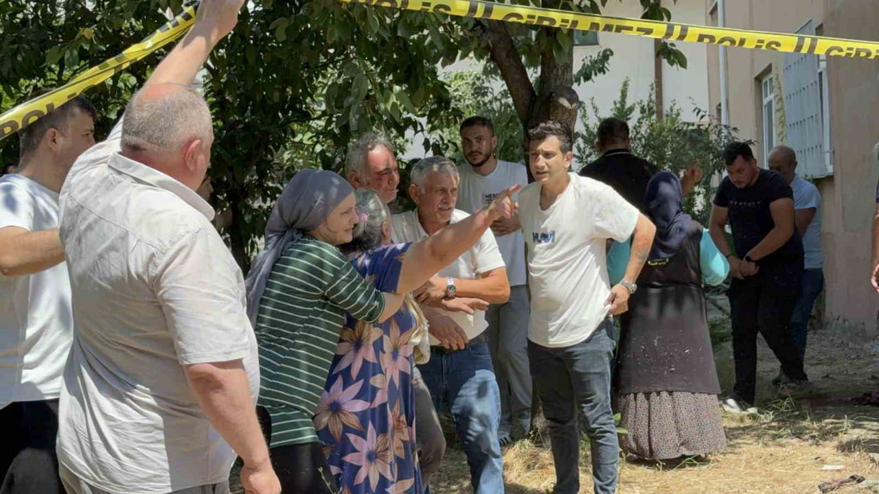 SAMSUN’UN TEKKEKÖY İLÇESİNDE 2. KATTAKİ EVİN PENCERESİNDEN DÜŞEN DOWN SENDROMLU 16 YAŞINDAKİ ÇOCUK...