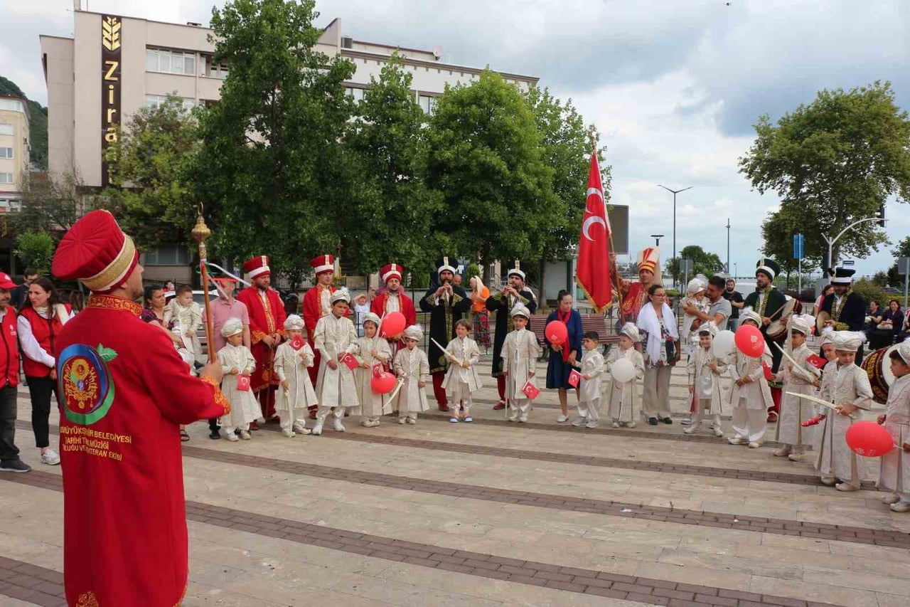SAMSUN VAKIFLAR BÖLGE MÜDÜRLÜĞÜ 530 YILLIK VAKIF GELENEĞİNİ YAŞATARAK 25 ÇOCUK İÇİN SÜNNET ŞÖLENİ...