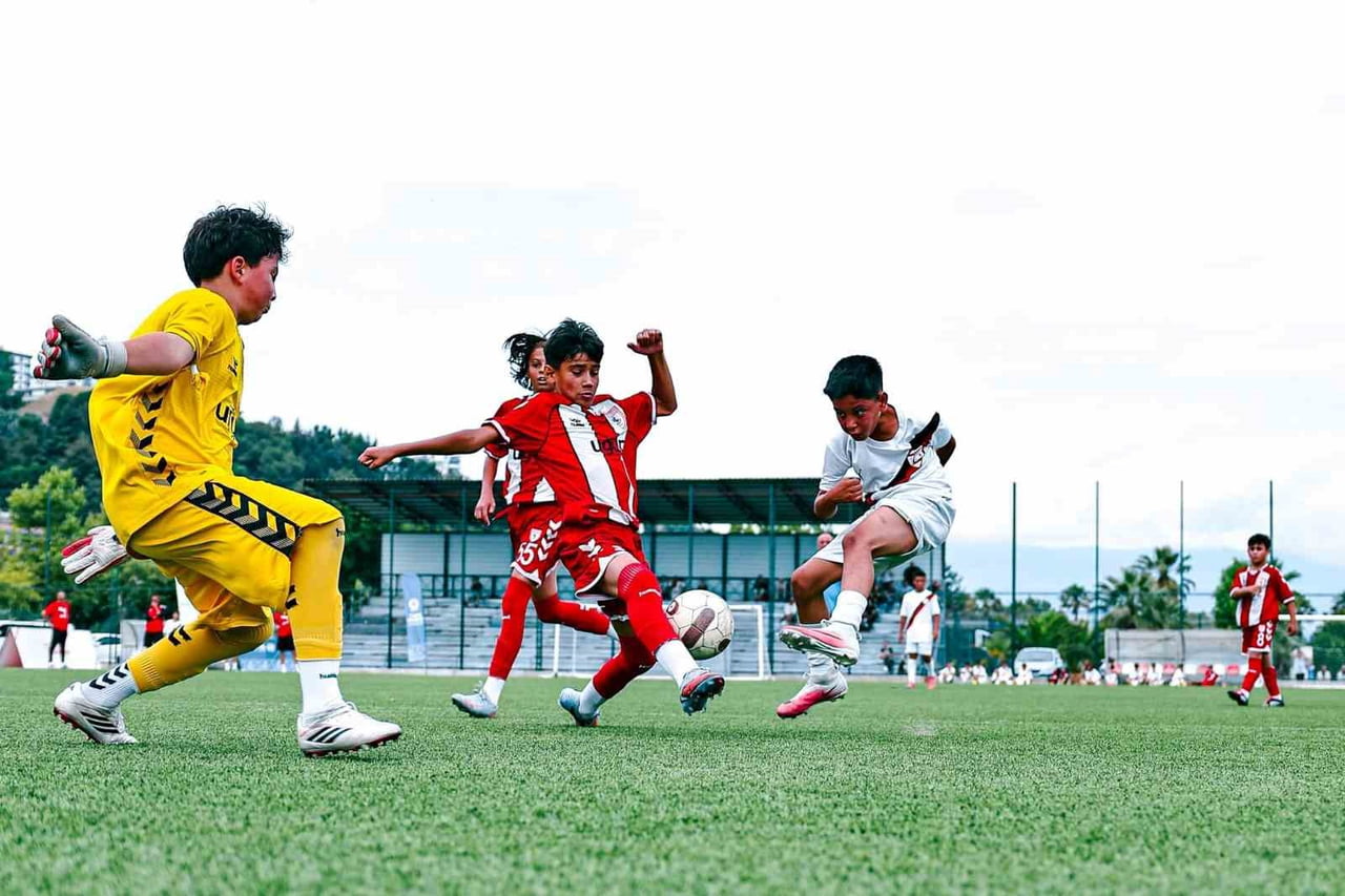 SAMSUNSPOR FUTBOL AKADEMİSİ İLE KUZEY KIBRIS TÜRK CUMHURİYETİ (KKTC) U12 MİLLİ TAKIMI ARASINDA...