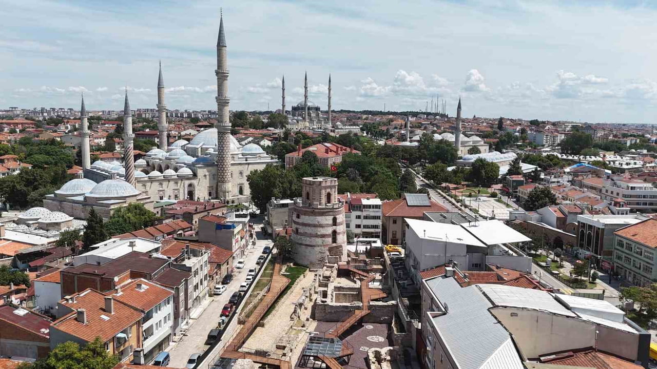 SANAT TARİHÇİSİ PROF. DR. ENGİN BEKSAÇ, EDİRNE'DEKİ MAKEDON KULESİ'NİN HADRİAN DÖNEMİNE AİT OLDUĞU...