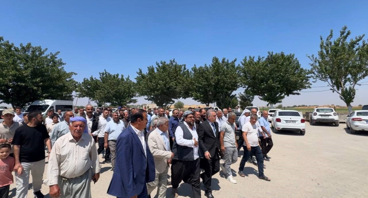 ŞANLIURFA'DA 2 KİŞİNİN HAYATINI KAYBETTİĞİ HUSUMET, SİYASETÇİLER VE KANAAT ÖNDERLERİNİN ARAYA...