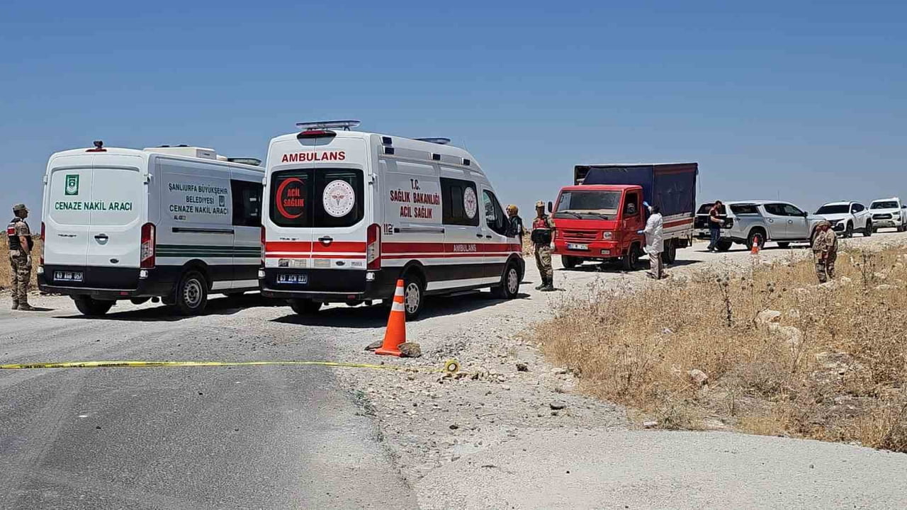 ŞANLIURFA'DA 44 YAŞINDAKİ BİR ŞAHIS KAMYONETTE SİLAHLA VURULMUŞ HALDE ÖLÜ BULUNDU.