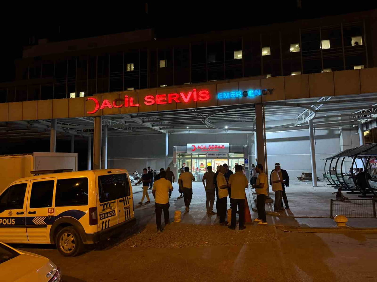 ŞANLIURFA'DA SOSYAL MEDYADA BAŞLAYAN TARTIŞMANIN KAVGAYA DÖNÜŞMESİ SONUCU BİRİ SEKEN MERMİ...