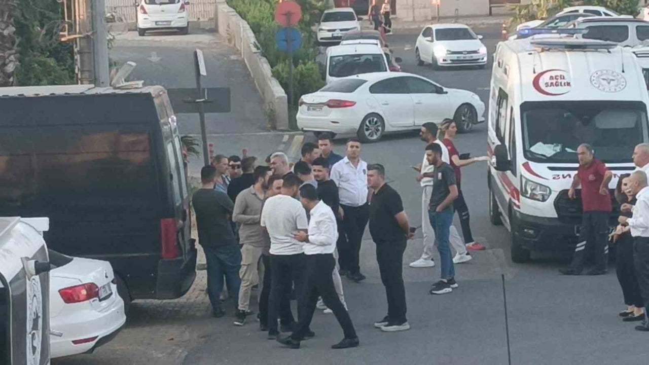 ŞANLIURFA'NIN EN BÜYÜK ALIŞVERİŞ MERKEZİ OLAN PİAZZA AVM'NİN OTOPARKINDA PARK HALİNDEKİ BİR...