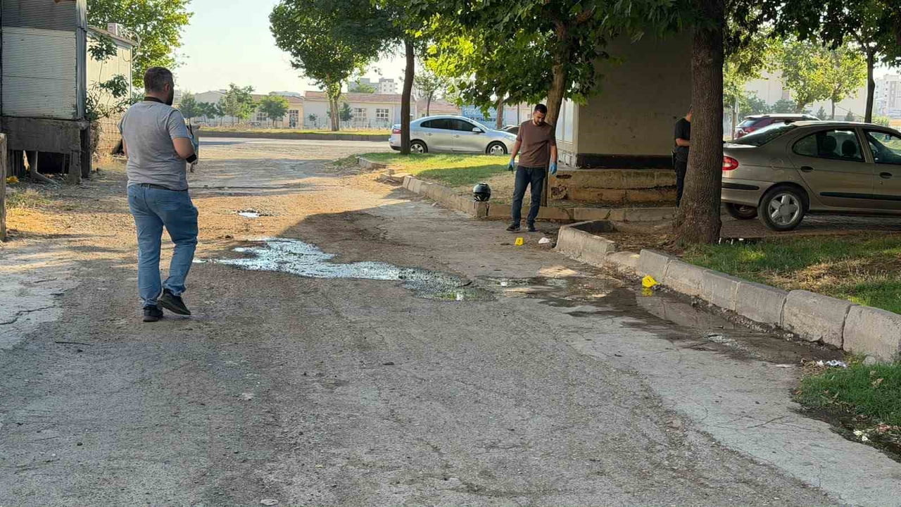 ŞANLIURFA'NIN SİVEREK İLÇESİNDE ÇIKAN SİLAHLI KAVGADA 1 KİŞİ YARALANDI.