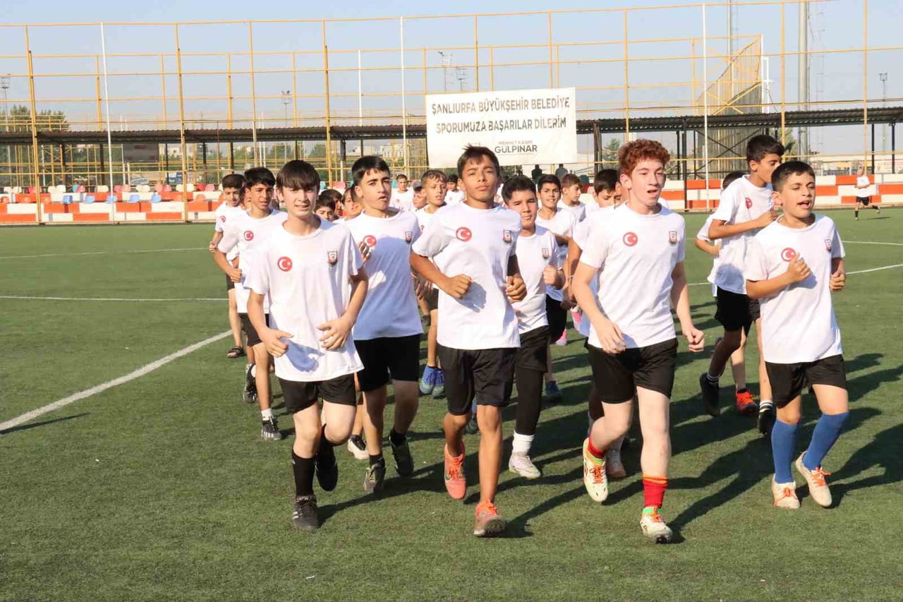 ŞANLIURFA BÜYÜKŞEHİR BELEDİYESİ BİNLERCE ÇOCUĞU FUTBOLLA BULUŞTURUYOR