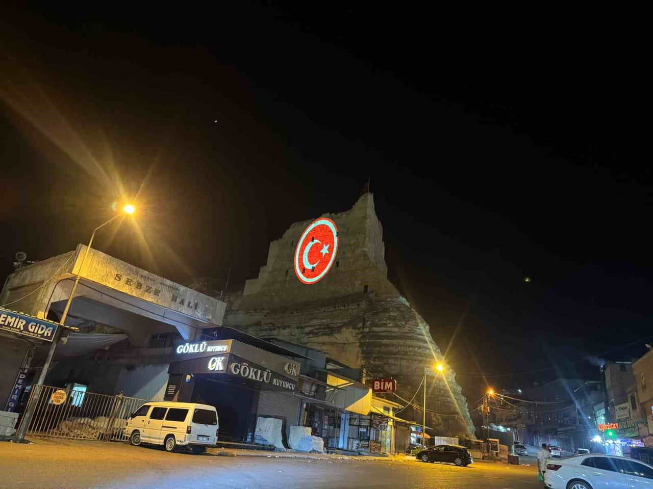 ŞANLIURFA’DA 3 BİN YILLIK KALENİN SURLARINDA EŞSİZ MANZARA