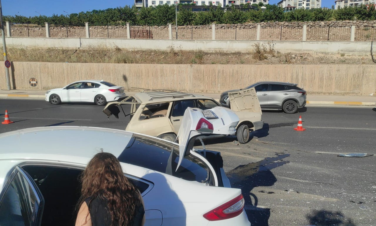 ŞANLIURFA’DA 4 ARACIN KARIŞTIĞI ZİNCİRLEME KAZADA 1 KİŞİ YARALANDI