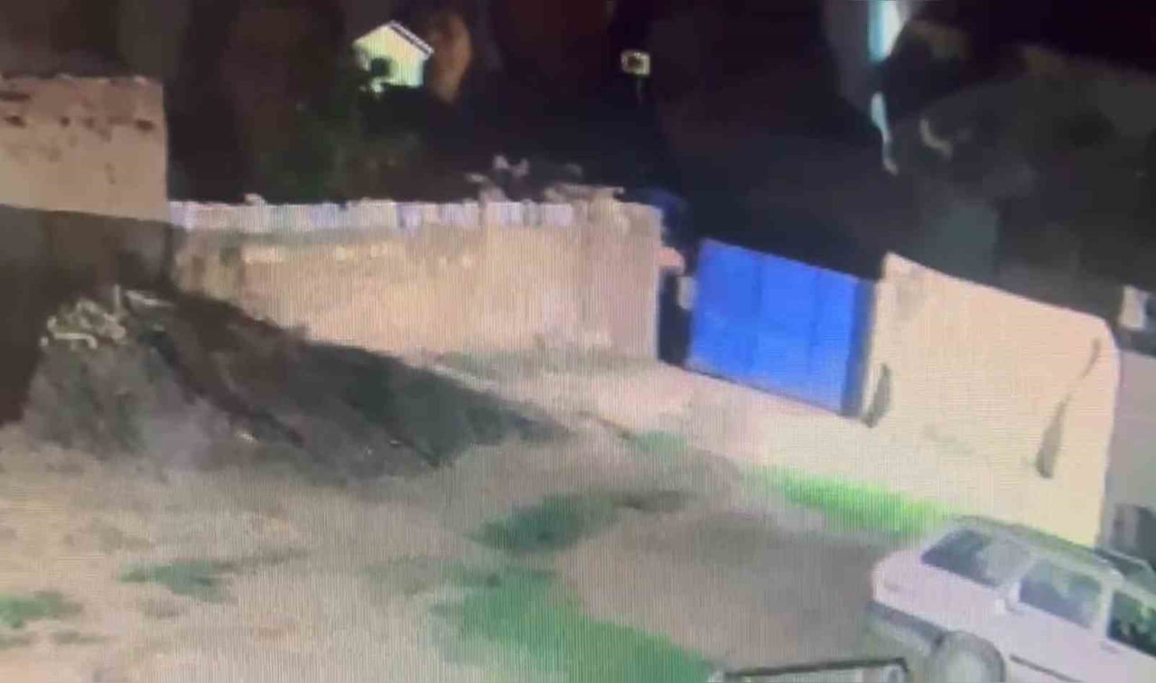 ŞANLIURFA’DA AK PARTİ BELEDİYE MECLİS ÜYESİNİN EVİNE SİLAHLI SALDIRI DÜZENLENDİ. GÜVENLİK...