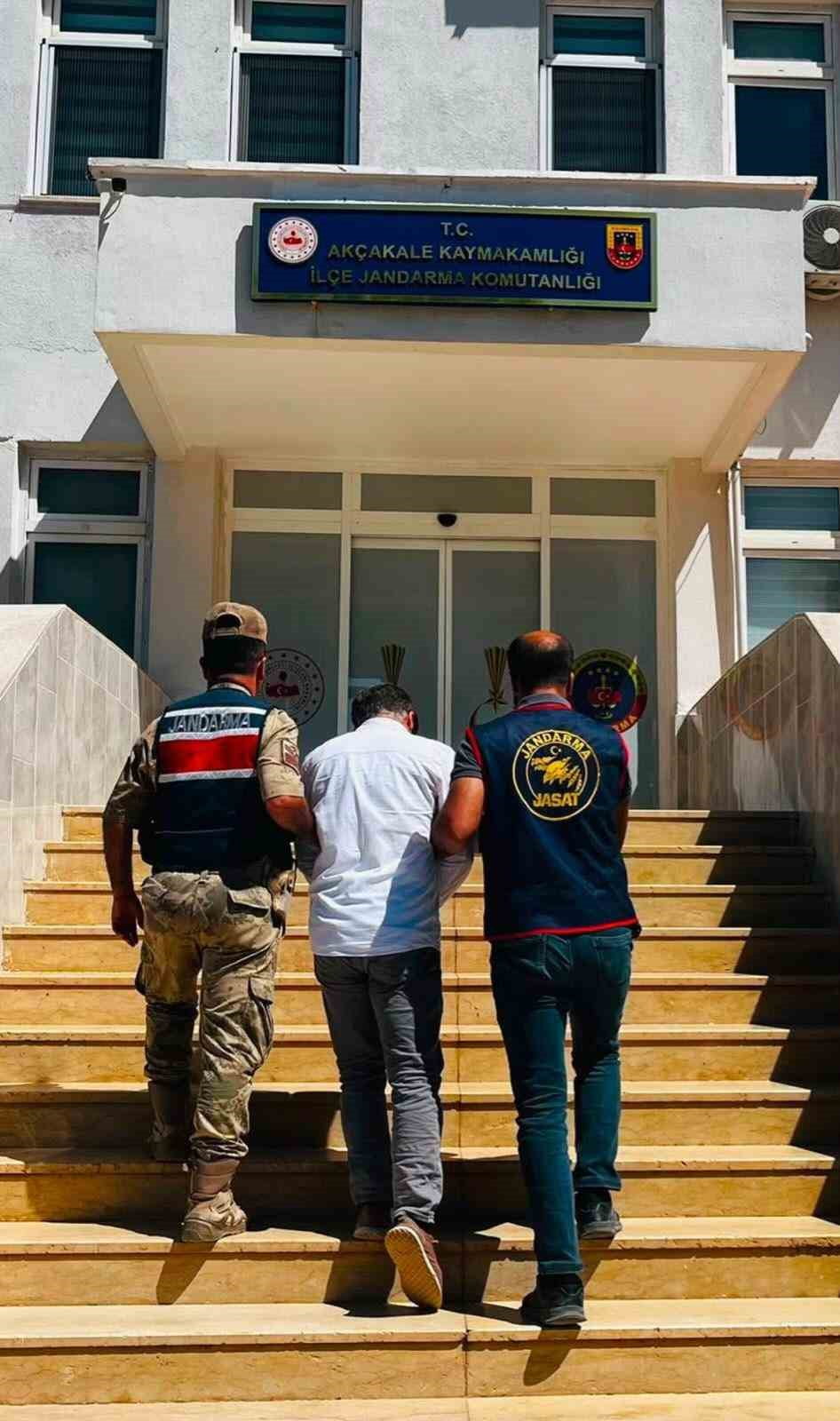 ŞANLIURFA’DA FETÖ/PDY SİLAHLI TERÖR ÖRGÜTÜNE ÜYE OLMA SUÇUNDAN ARANAN ŞAHIS JANDARMA EKİPLERİ...