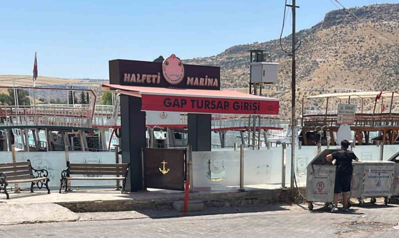 ŞANLIURFA’NIN HALFETİ İLÇESİNDEKİ MARİNA BÖLGESİNDE TEKNE ÜCRETİ NEDENİYLE ÇIKTIĞI İDDİA EDİLEN...