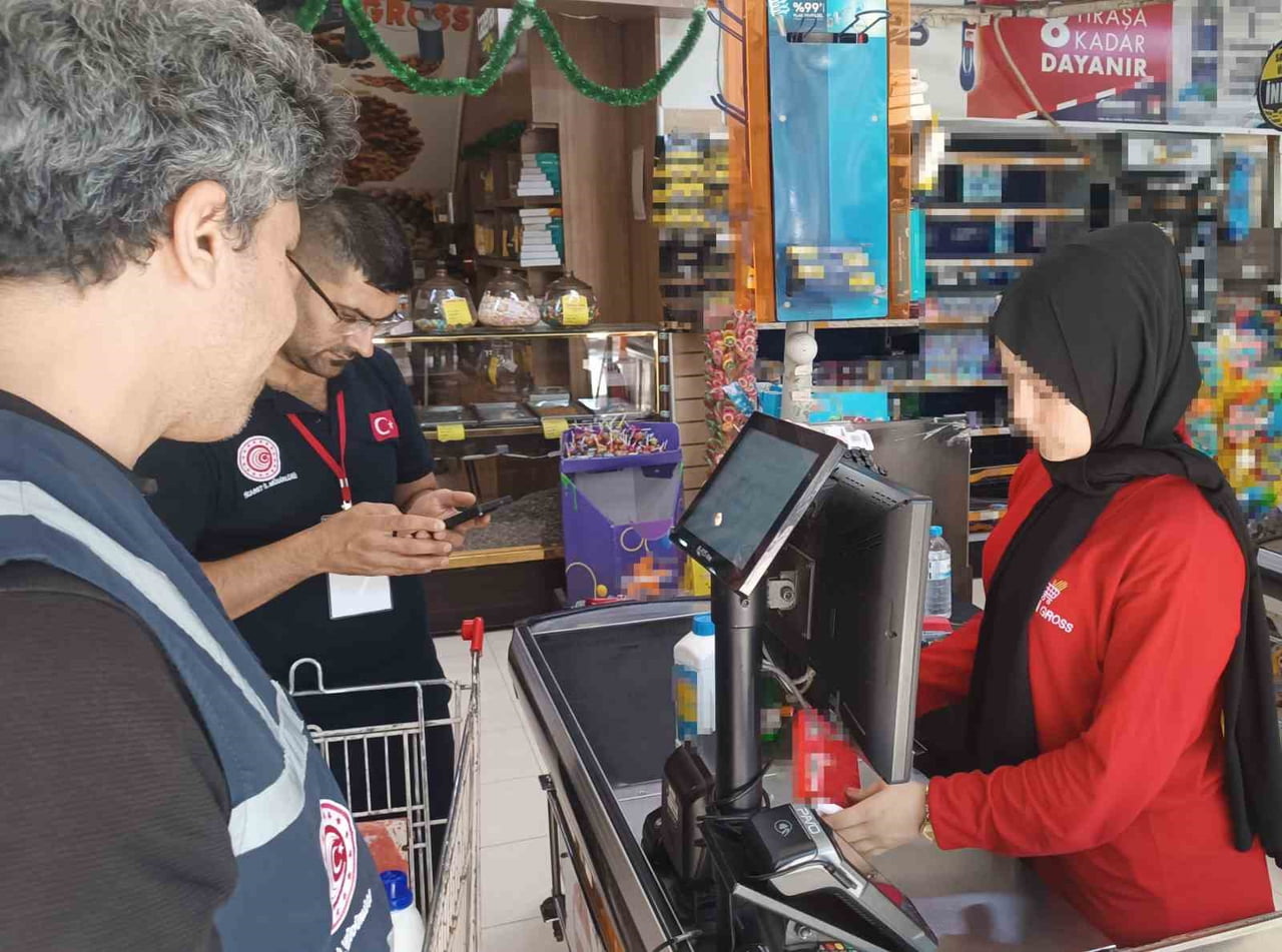ŞANLIURFA TİCARET İL MÜDÜRLÜĞÜ EKİPLERİ, MARKETLERDE FAHİŞ FİYAT VE ETİKET DENETİMLERİ...