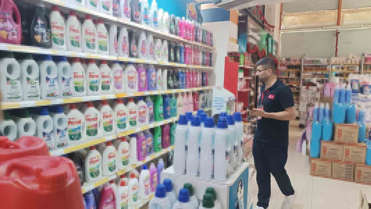 ŞANLIURFA TİCARET İL MÜDÜRLÜĞÜ EKİPLERİ, MARKETLERDE FAHİŞ FİYAT VE ETİKET DENETİMLERİ...
