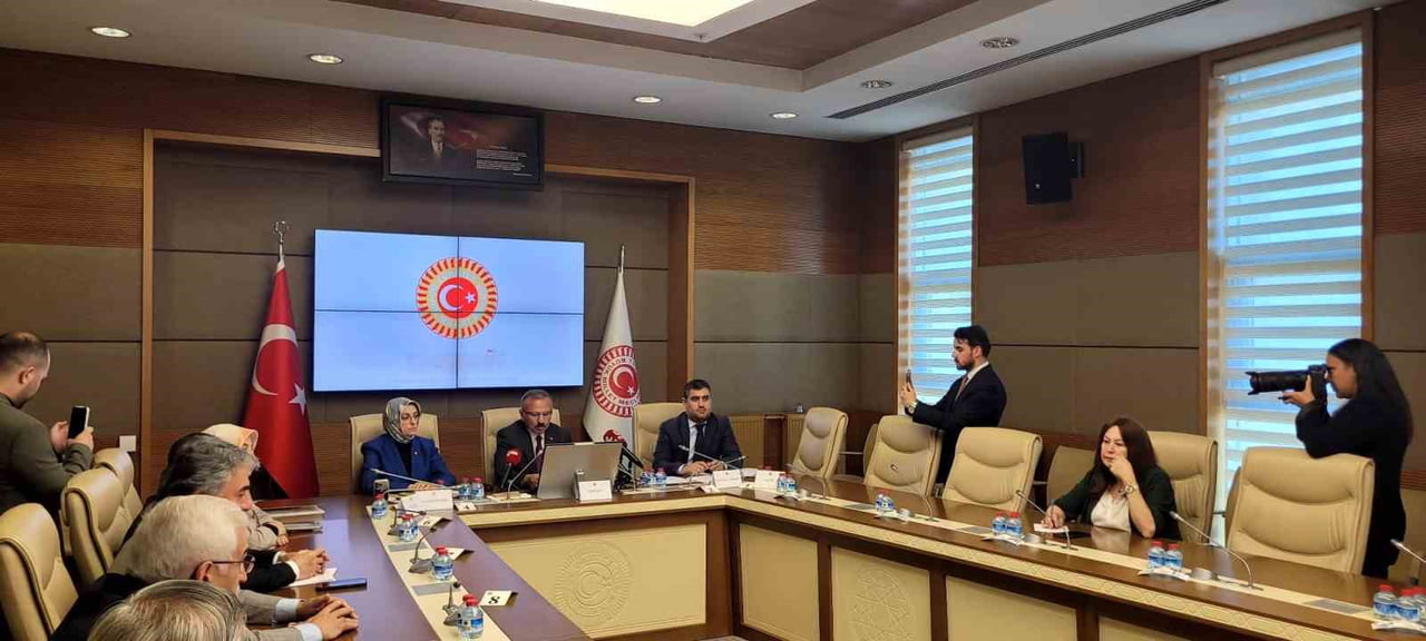 ŞANLIURFA VE KAHRAMANMARAŞ OKUL OLAYLARINI VE DİJİTAL RİSKLERİ ARAŞTIRMA KOMİSYONU ÖĞRENCİLERİ...