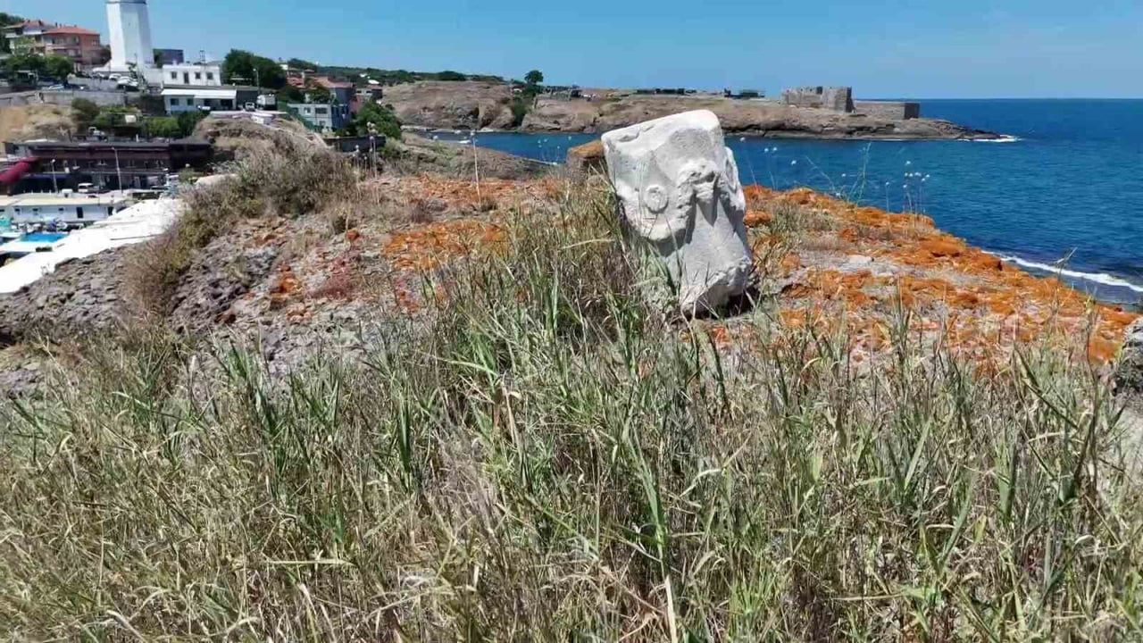 SARIYER’DE 2 BİN YILLIK POMPEİ SÜTUNU BAKIMSIZLIĞA TERK EDİLDİ