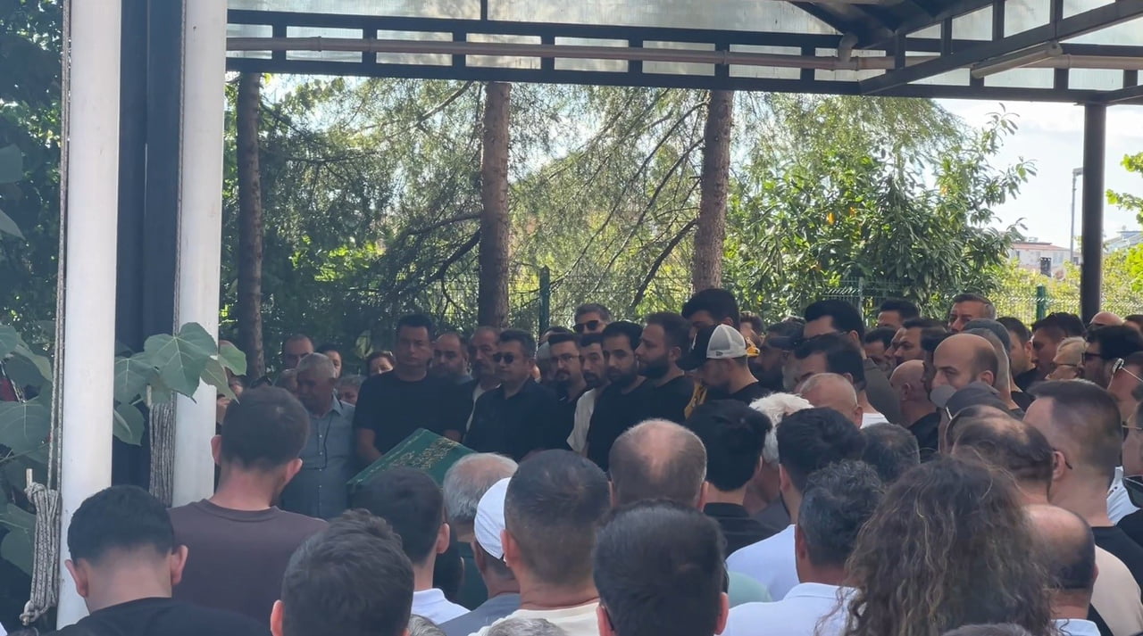 SARIYER’DEKİ EVİNDE ÖLÜ BULUNAN 2021 MASTERCHEF ŞAMPİYONU EREN KAŞIKÇI SANCAKTEPE’DE DÜZENLENEN...