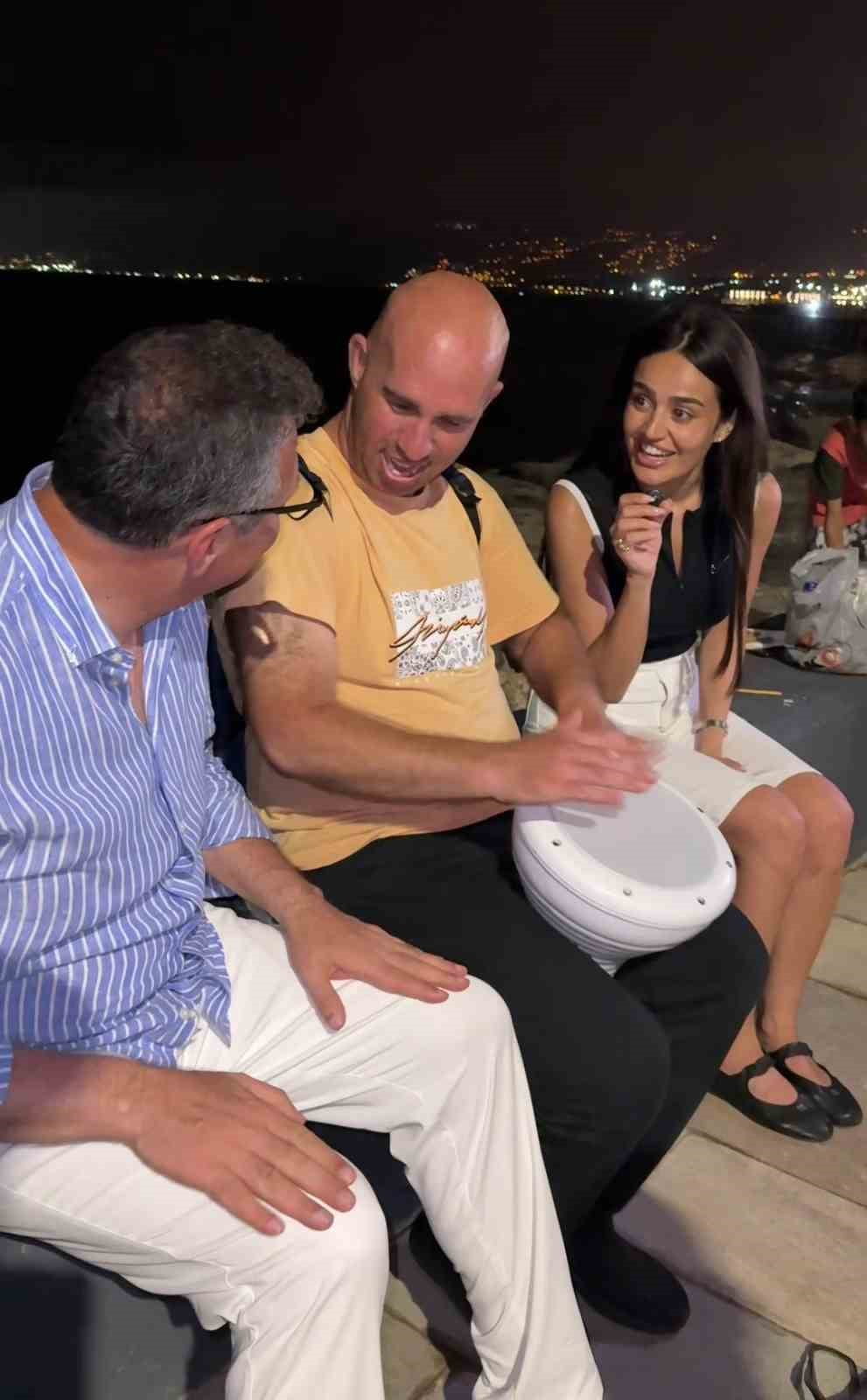 ŞARKICI ELİF BUSE DOĞAN, BAŞKAN MEHMET DÖNMEZ VE DARBUKACI