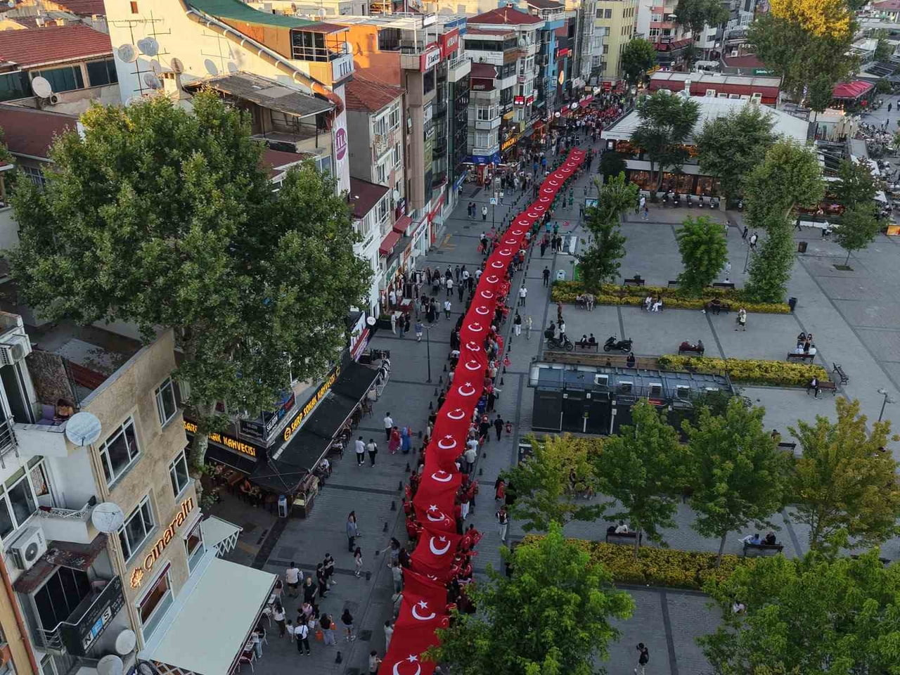 ŞEHİTLER VE GAZİLER İÇİN DUALARIN EDİLDİĞİ PROGRAMDA BİRLİK VE BERABERLİK MESAJLARI VERİLDİ....