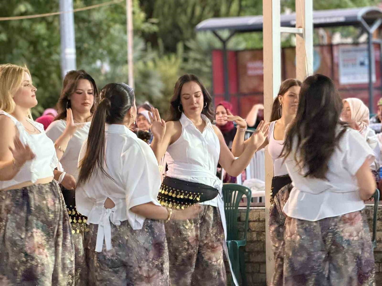 ŞEHZADELER BELEDİYESİ'NİN MAHALLE KÜLTÜRÜNÜ YAŞATMAK AMACIYLA DÜZENLEDİĞİ "ŞALVAR GECESİ"...