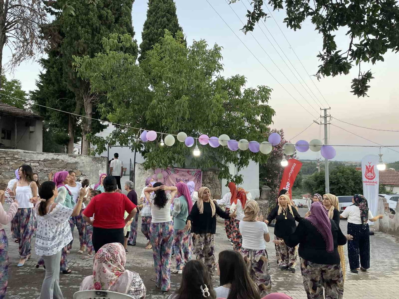 ŞEHZADELER BELEDİYESİ’NİN FARKLI MAHALLELERDE DÜZENLİ OLARAK SÜRDÜRDÜĞÜ "ŞALVAR GECESİ"...
