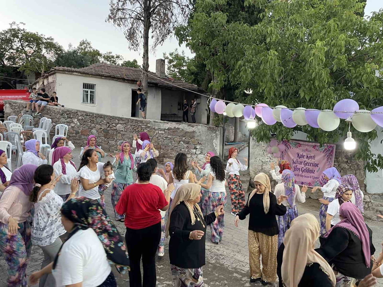 ŞEHZADELER BELEDİYESİ’NİN FARKLI MAHALLELERDE DÜZENLİ OLARAK SÜRDÜRDÜĞÜ "ŞALVAR GECESİ"...