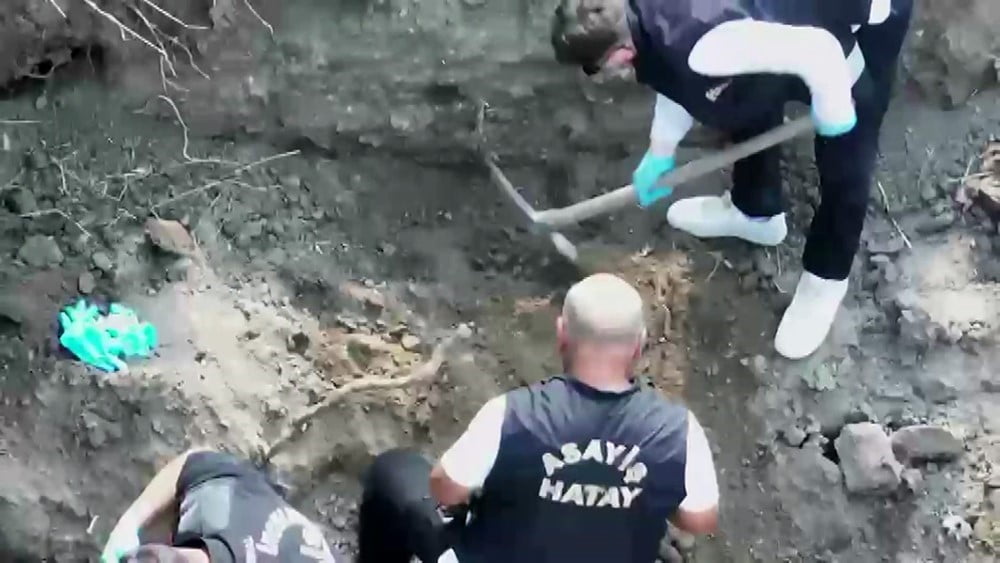 SELBİ UYGUR’UN KEMİKLERİ, 14 YIL SONRA PORTAKAL BAHÇESİNDE BULUNDU.