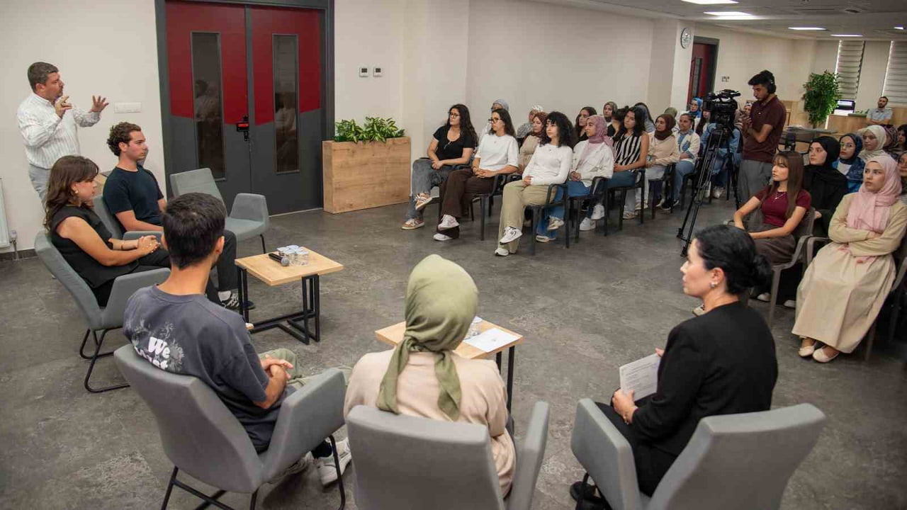 SELÇUK ÜNİVERSİTESİ BİLİM İLETİŞİMİ OFİSİ TARAFINDAN BİLİM KAFE ETKİNLİKLERİ KAPSAMINDA DÜZENLENEN...