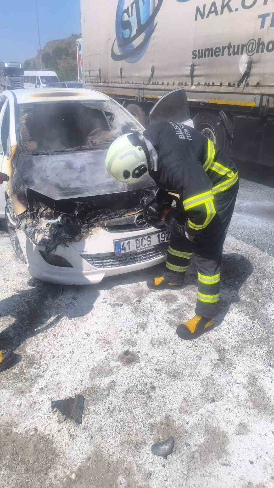 SEYİR HALİNDEKİ OTOMOBİL BİR ANDA ALEV ALDI
