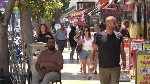 Sıcak ve nem hayatı olumsuz etkiliyor: Uzmanlar bol su tüketilmesini öneriyor -