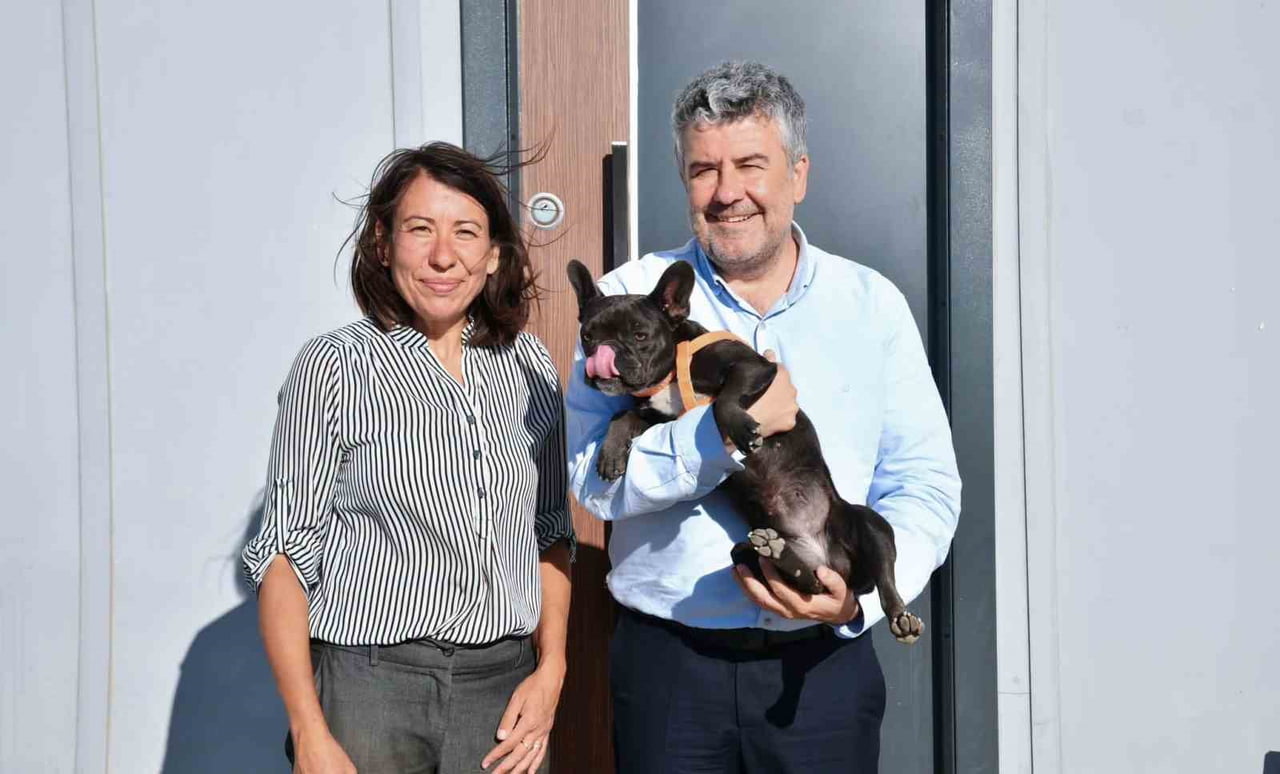 ŞİDDET GÖREN KÖPEĞİ BAŞKAN MESUT AKBIYIK SAHİPLENDİ