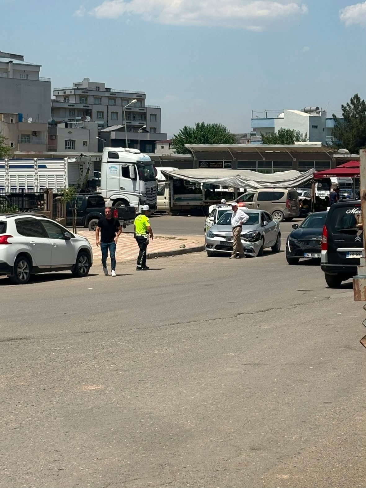 SİİRT'İN KURTALAN İLÇESİNDE İKİ ARAÇ ÇARPIŞTI. KAZADA ÖLEN YA DA YARALANAN OLMAZKEN, ARAÇLARDA...