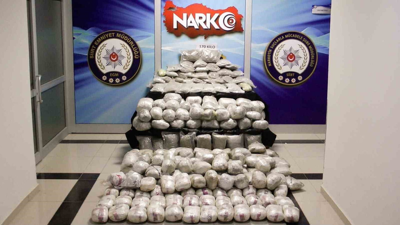 SİİRT'TE POLİS EKİPLERİNCE DÜZENLENEN NARKOTİK OPERASYONUNDA 170 KİLOGRAM KUBAR ESRAR ELE...