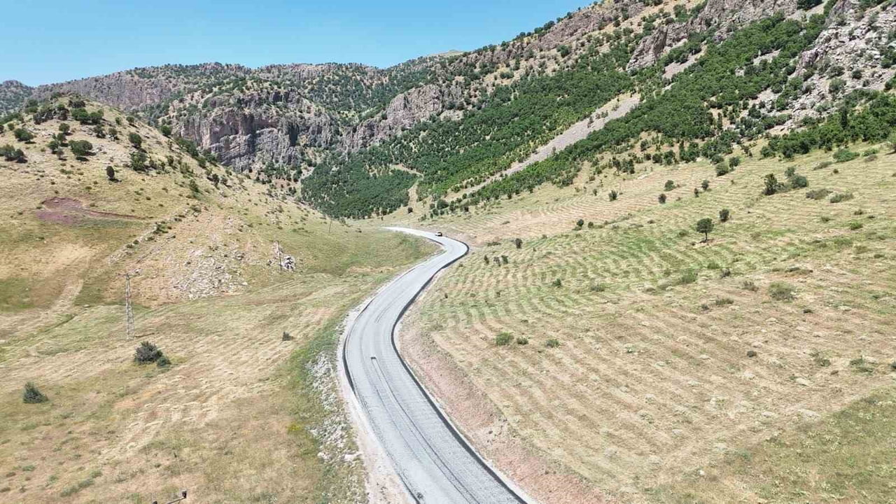 SİİRT PERVARİ’DE 10,2 KİLOMETRELİK YOL YATIRIMI TAMAMLANDI