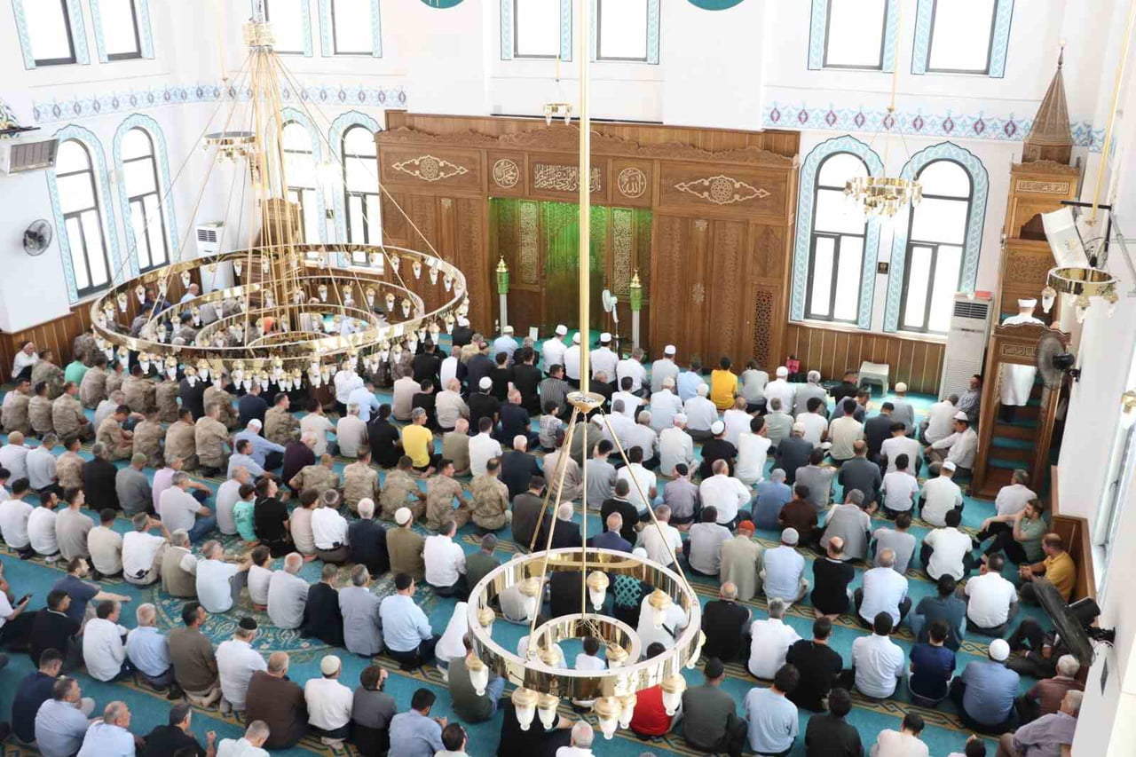 SİİRT’TE 15 TEMMUZ ŞEHİTLERİ İÇİN MEVLİD-İ ŞERİF PROGRAMI DÜZENLENDİ