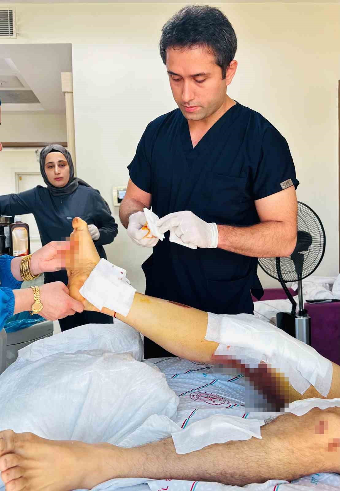 SİİRT’TE BETON MİKSERİNE KAPTIRDIĞI BACAĞI BAŞARILI AMELİYATLA KURTARILDI