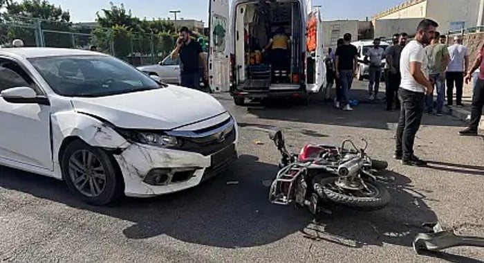 SİİRT’TE OTOMOBİL İLE MOTOSİKLETİN ÇARPIŞMASI SONUCU 2 KİŞİ YARALANDI.