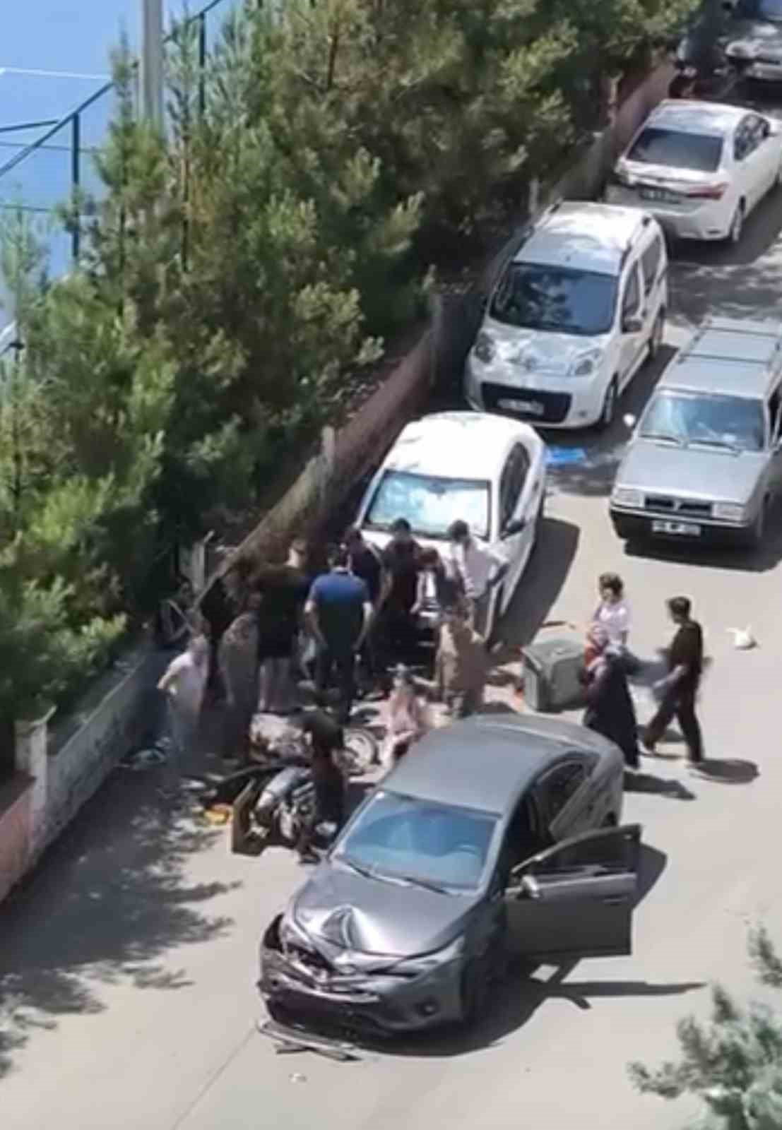 SİİRT’TE OTOMOBİL İLE MOTOSİKLETİN ÇARPIŞMASI SONUCU MEYDANA GELEN TRAFİK KAZASINDA MOTOSİKLET...