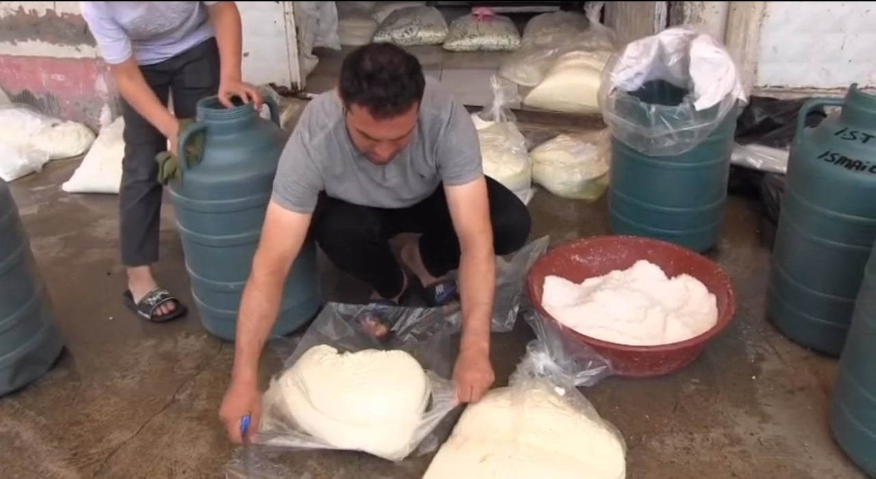 SİİRT TE YAPILAN HAM PEYNİRİ TEZGAHLARDA TÜKENİYOR